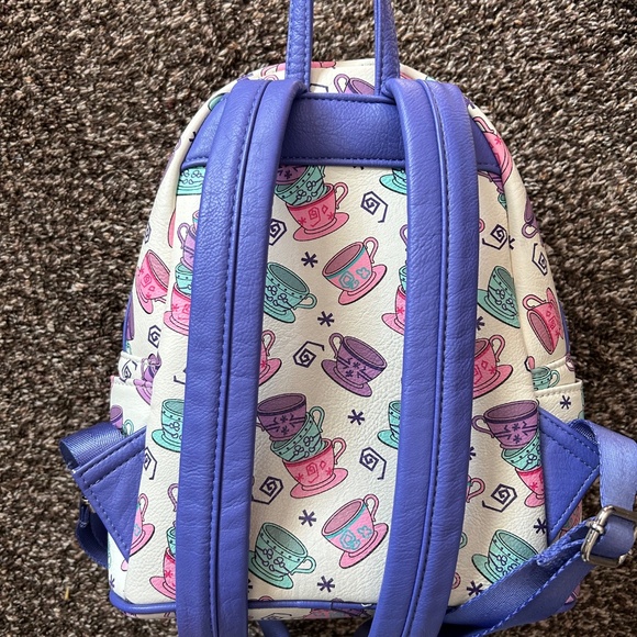 New lounge fly Disney’s tea, cups, backpack purse, Alice in Wonderland - Picture 2 of 5